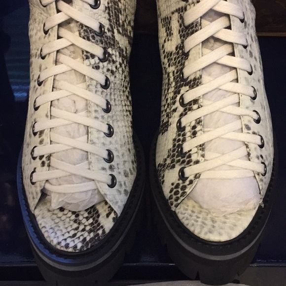 Designer - Picture 7 of 10